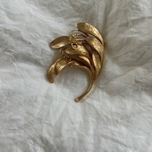 Brooch beautiful leaves